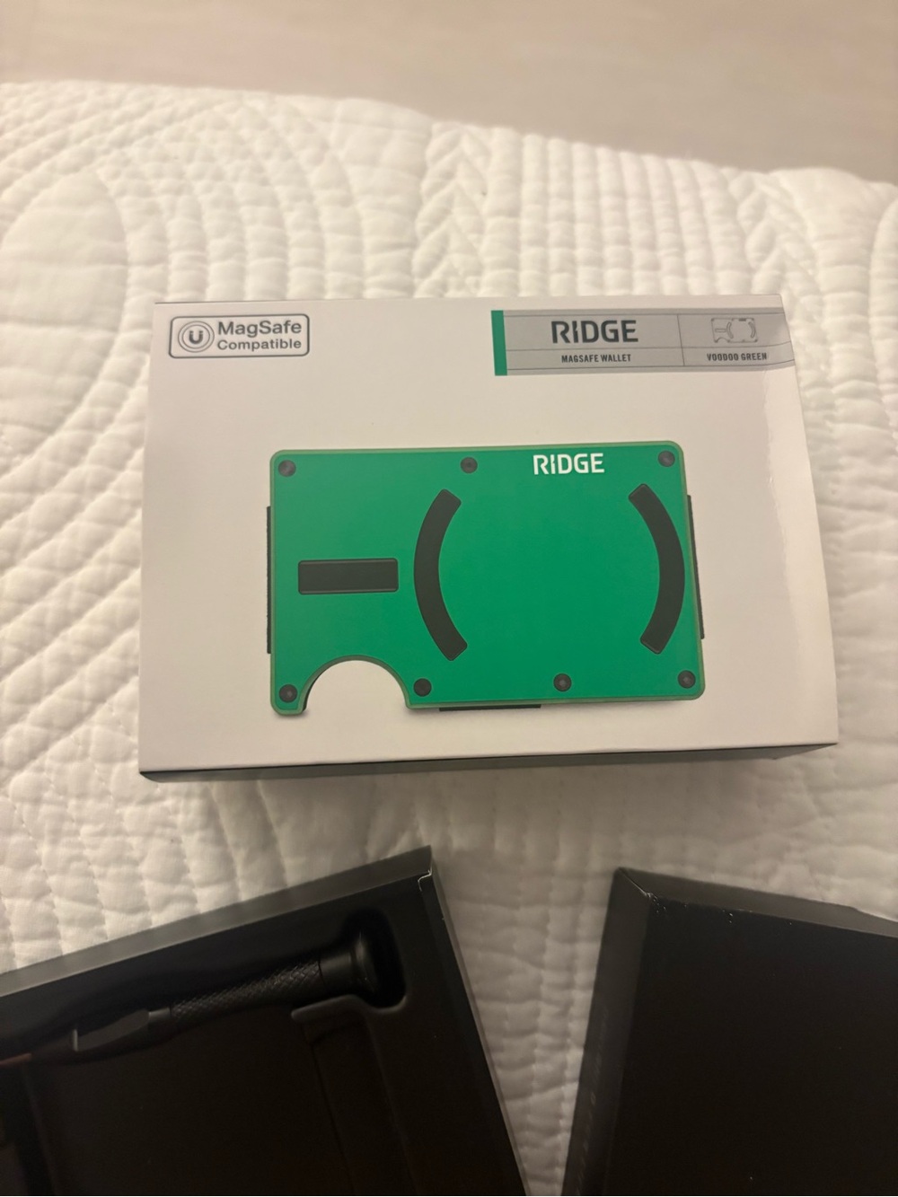 Green RIDGE MagSafe compatible wallet - Picture 5 of 8